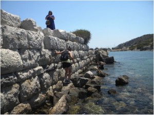 Looking for a mooring stone at the trireme harbor 
