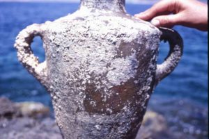 Canaanite jar. At least 149 were found on the Uluburun ship. Most of these amphoras had an average capacity of 6.7 liters and were filled with terebinth resin. (Photo: INA) Slide# KW-4176 REF627