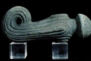 Ceremonial scepter-mace (KW2742) of volcanic stone The closest parallels to this artifact are found in Romania and Bulgaria (northern Balkans). Max. length: 19.4cm. (Photo: INA) Slide# KW-8864 REF636