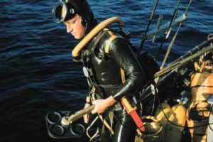 Claude Duthuit prepares to dive with an early model underwater metal detector. (Photo: INA) Slide# CG31.